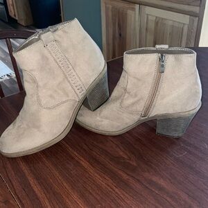 Jessica Cline size 9M